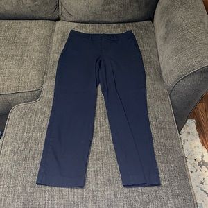 Old Navy size 4. High-Rise Pixie Never- Fade. Navy Blue and Black. Worn once